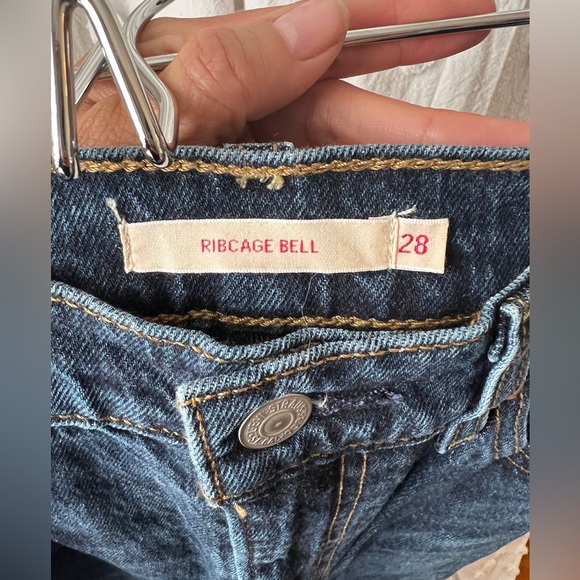 New Levi’s ribcage bell jeans - Picture 5 of 7